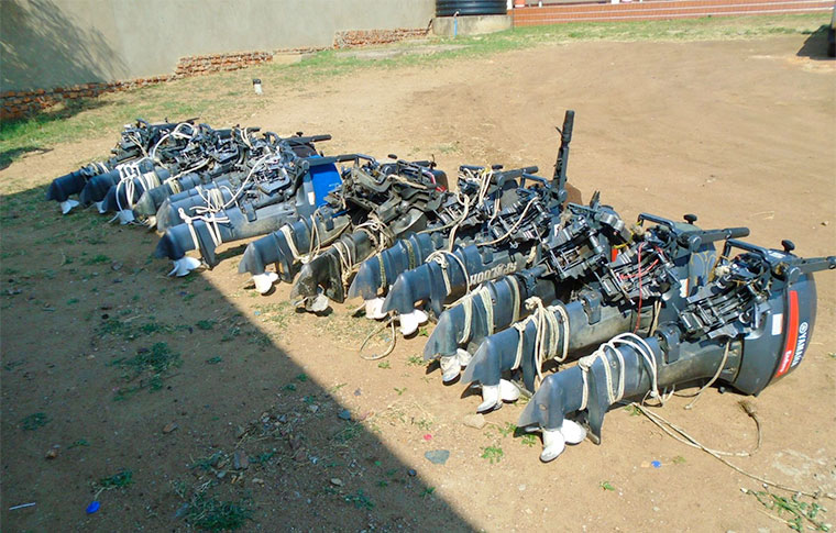 Boat-engines-09016aeb