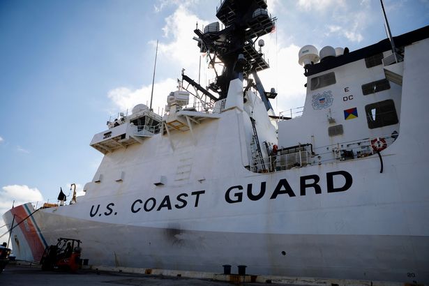 3_US-DRUGS-COAST-GUARD-65cfeb97